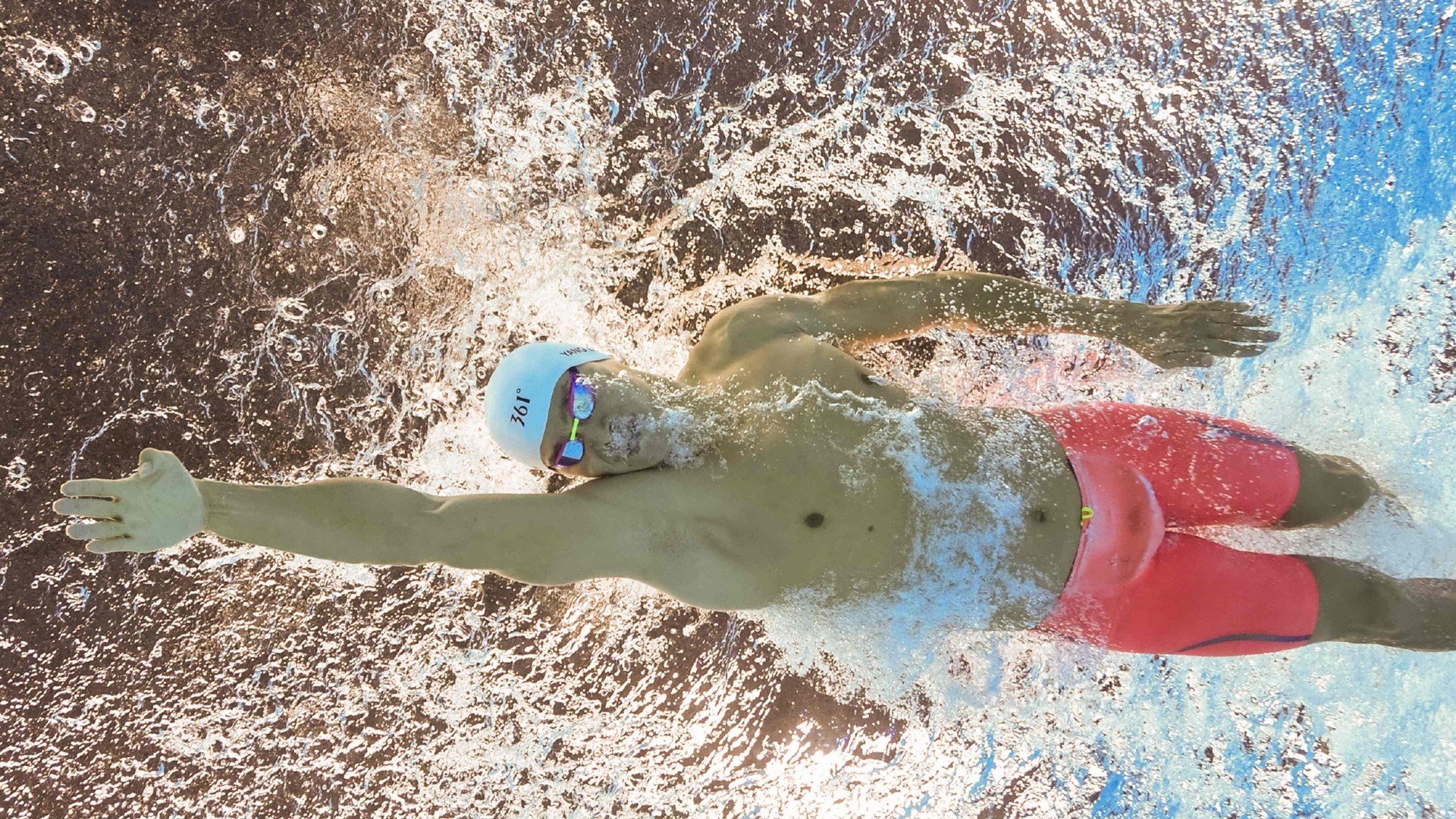 库里训练画面曝光状态依旧上佳，库里最新训练照这个发型太帅了继续期待