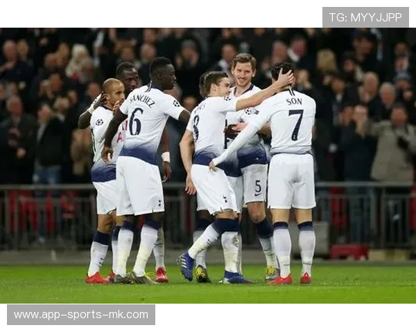 多特延续欧冠火热走势！潜艇再次沦为背景